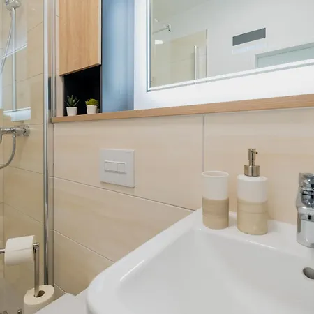 Vakantiehuis Jade & Jabo - By Duesseldorf Mit Parkplatz Verfuegbarkeit 10,00 Je Nacht Zubuchbar *