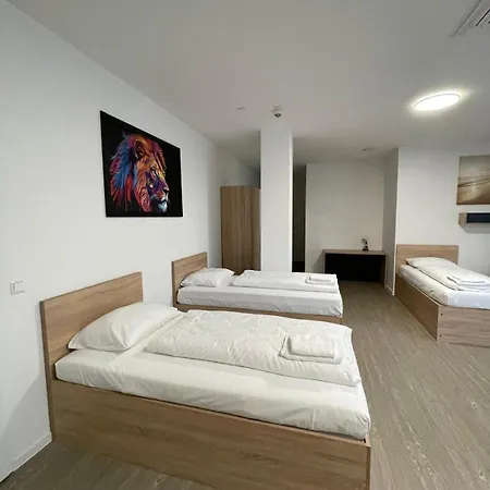 Jade & Jabo - By Duesseldorf Mit Parkplatz Verfuegbarkeit 10,00 Je Nacht Zubuchbar *