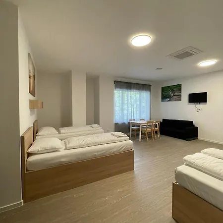 Jade & Jabo - By Duesseldorf Mit Parkplatz Verfuegbarkeit 10,00 Je Nacht Zubuchbar