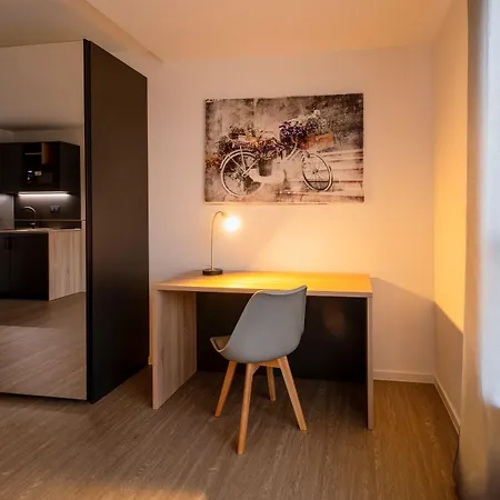 Jade & Jabo - By Duesseldorf Mit Parkplatz Verfuegbarkeit 10,00 Je Nacht Zubuchbar Neuss