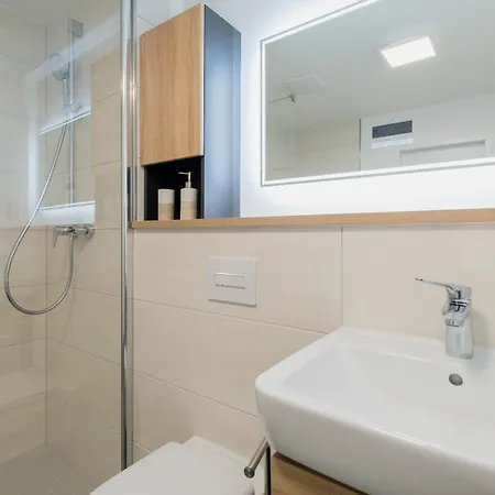 Aparthotel Jade & Jabo - Sehr Schoene & Apartements Zum Wohlfuehlen Tageweise & Wochenweise Buchbar Neuss